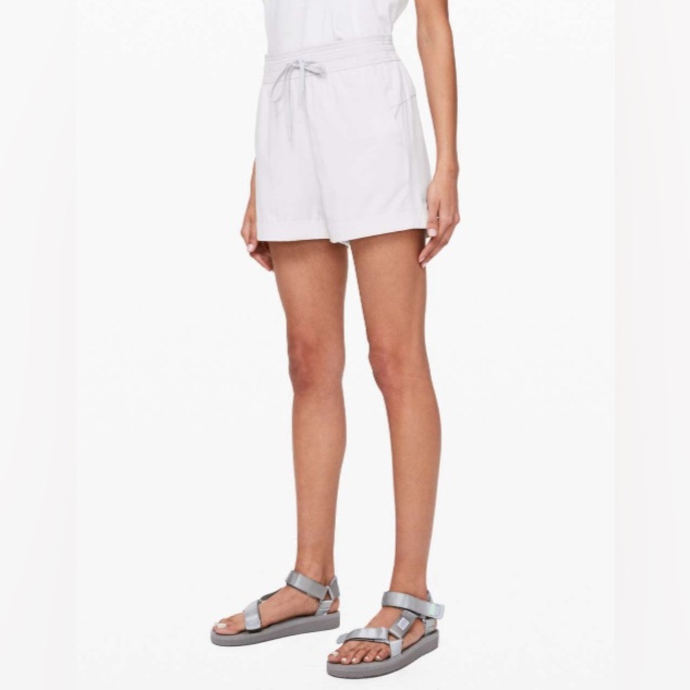 Lululemon Spring Break Away Short 3”